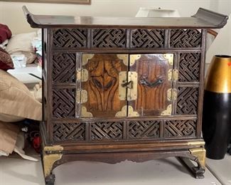 Chinese Card Wood desk top Chest	23 x 26 x 11in	HxWxD
