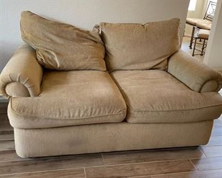 Thomasville Loveseat	39x73x42in	HxWxD
