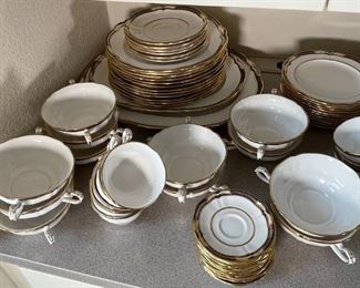 100+ pc Spode Chancellor Cobalt China Set	100+ pc	
