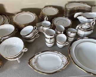 100+ pc Spode Chancellor Cobalt China Set	100+ pc	
