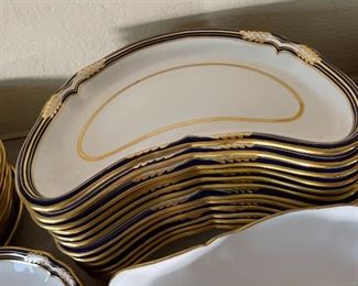 100+ pc Spode Chancellor Cobalt China Set	100+ pc	
