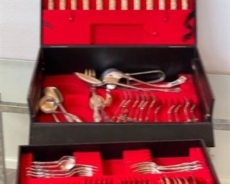 Silver-plate Flatware Set Viners Sheffield England	6.5x19.5x14.5in	HxWxD
