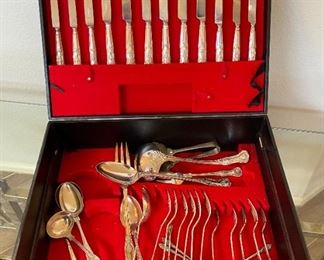 Silver-plate Flatware Set Viners Sheffield England	6.5x19.5x14.5in	HxWxD
