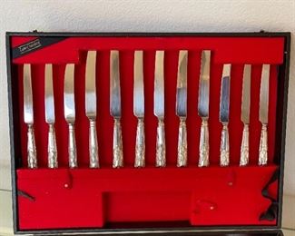 Silver-plate Flatware Set Viners Sheffield England	6.5x19.5x14.5in	HxWxD
