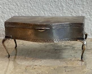 GOLDSMITHS & SILVERSMITHS Co. LTD. Jewelry casket	3x6x3in	
