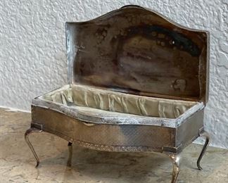 GOLDSMITHS & SILVERSMITHS Co. LTD. Jewelry casket	3x6x3in	
