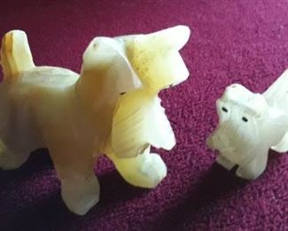 ONYX CARVED DOGS