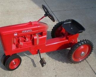 FARMALL M PEDAL TRACTOR