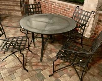 Ethan Allen Wrought-Iron Outdoor Patio Table w/glass top & 4 Chairs 48Rnd x 30” $595