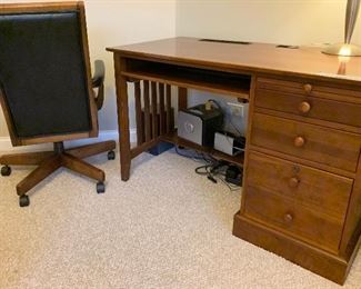 Ethan Allen "American Impressions"- Autumn Cherry Computer Desk 48"×24"×28" $350
Leather Office Chair $145 sold