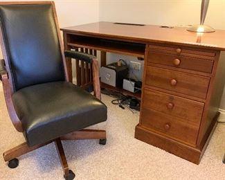 Ethan Allen "American Impressions"- Autumn Cherry Computer Desk 48"×24"×28" $350
Ethan Allen Leather Office Chair$145 sold