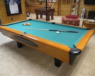 Chicagoan Billiard Table
