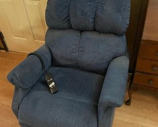 Very nice clean 100% working lift chair 