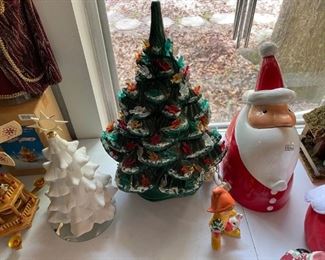 wonderful vintage ceramic Christmas tree with dove lights 
