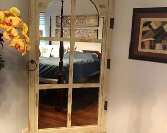 Farmhouse Corner Cabinet with Mirrored front