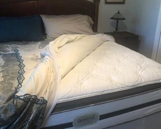 King size Beautyrest Mattress Set / Like New