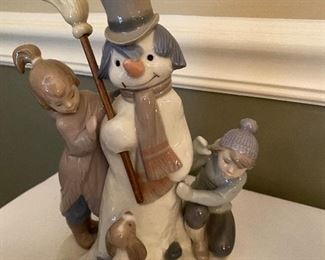 LLadro snowman with children