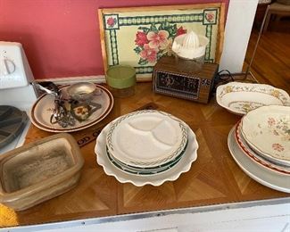 Assorted vintage plates and bowls 