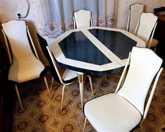Retro 70's kitchen table with 6 chairs and a leaf
