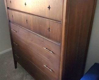 Saga By Broyhill Midcentury dresser
