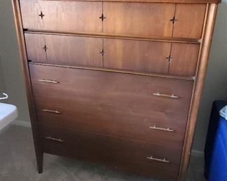 Saga By Broyhill Midcentury dresser