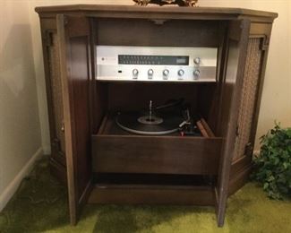 Vintage Radio/Record Player Console Cabinet