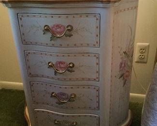 4 Drawer Chest/Nightstand w/Painted Roses