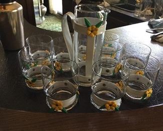 Vintage Glass Pitcher w/ 10 Glasses...(snap on vinyl band w/yellow flowers)