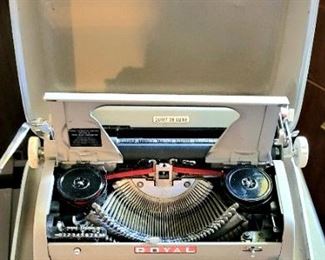 Vintage Royal Quiet Deluxe Typewriter 