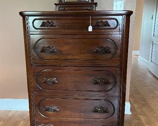 Chest of drawers
