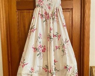 Floral print dress with hoop 