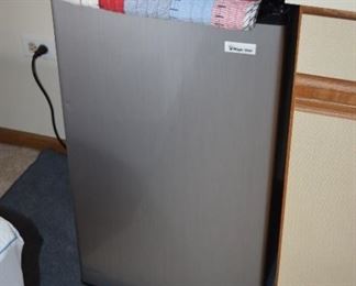 23 mini refrigerator