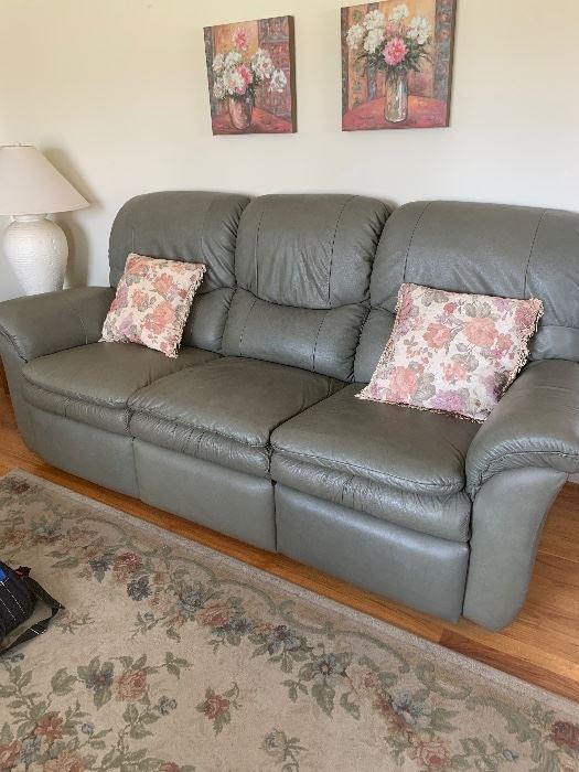 50 off LIVONIA ESTATE SALE in Livonia, MI starts on 4/8/2022