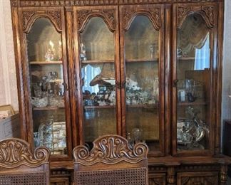 Full china cabinet