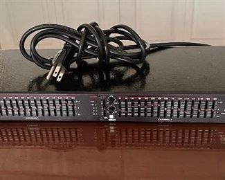 EQUALIZER - DUAL 15 - ROLLS - MUSIC - ENTERTAINMENT - AUDIO - LIKE NEW