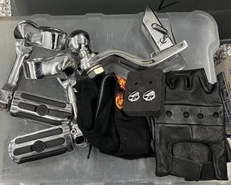 HARLEY-DAVIDSON ACCESSORIES - PEGS -TRAILER HITCH - HALF GLOVE RIDING GLOVE - & MORE