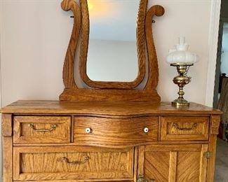 Pulaski dresser/mirror