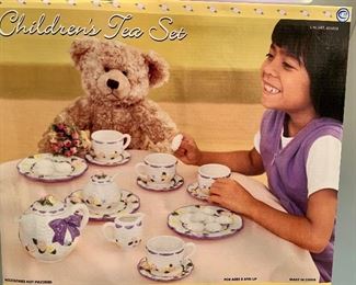 child’s tea set