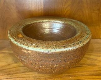 Studio pottery shallow bowl. Lot #3735