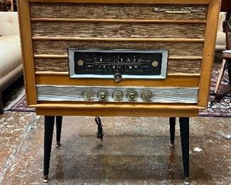 RCA Victor stereo in WORKING condition. Lot #3818