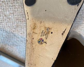 Label on the Penguin Statue