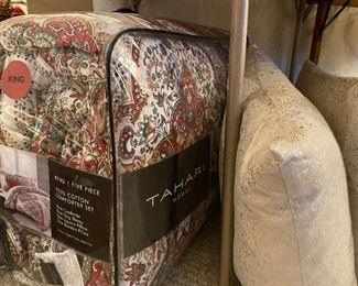 Tahari 5 pc. KING SIZE Comforter Set - NEW!