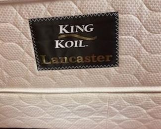 $40 Lancaster King Coil Queen Mattress / box spring