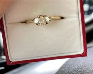 $650 - ladies 14kt willow gold ring with 3 pear shaped diamonds total weight of 0.75cts. Size 6. Color : G/H 