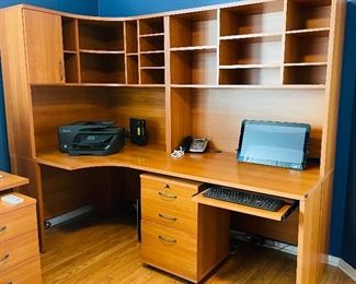 2_____ $595
Corner desk with 1 work stations and 1 file cabinets
72high 87wide 29deep, 40deep after curve
