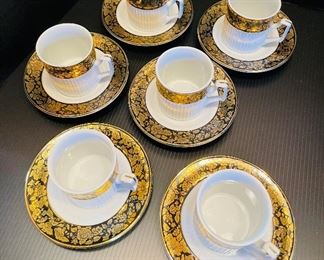 9_____ $80
Porcelain Hollohaza tea set for 6
6 cups 6 saucers sugar with lid no chips cream right now trips hot water and what late night chips