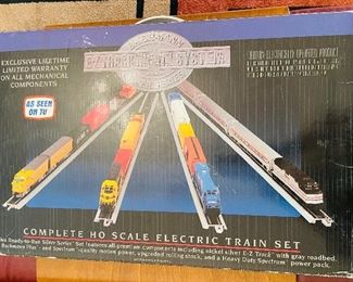 18_____ $75
Bachmann silver series "Pioneer" HO Model train set