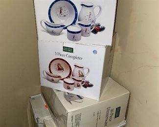 Holiday dishes new in box