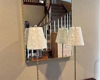 Wall mirror and table lamps