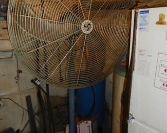 PEDESTAL FAN